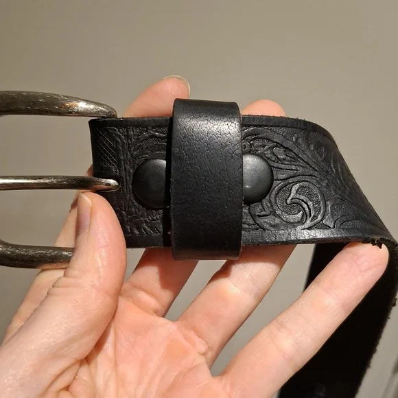 Men's Black Genuine Leather Embossed/Etched Belt with Horse Design (Size US 40) - Picture 3 of 10